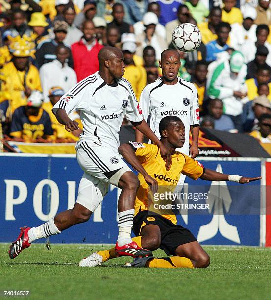 Johannesburg, SOUTH AFRICA: TO GO WITH AFP STORY Pirates winger Arthur Zwane is brought down, 28 April 2007, by Pirates players Innocent Mdledle...