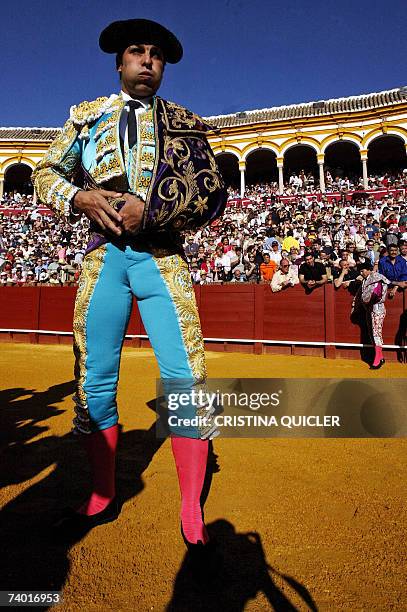 Spanish matador Francisco Rivera Ordonez takes his breath during a bullfight in the Maestranza Bullring in Seville, 28 April 2007. AFP PHOTO/...