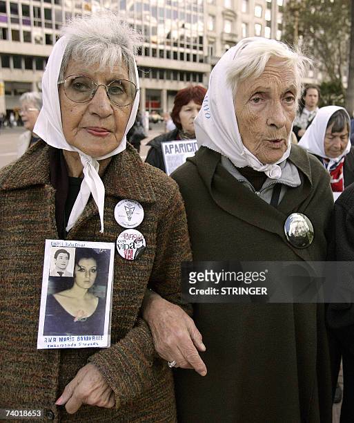 Buenos Aires, ARGENTINA: Mirta Acuna de Baravalle and Josefina "Pepa" Garcia de Noia, both members of the Madres de Plaza de Mayo human rights...