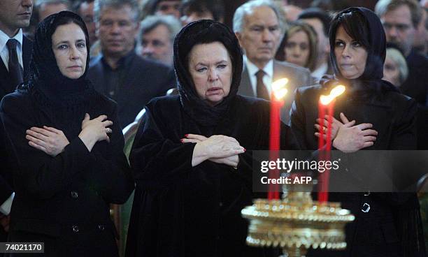 Moscow, RUSSIAN FEDERATION: Galina Vishnevskaya , widow and daughters Olga and Yelena pay last respects to the master cellist, Russian musician...