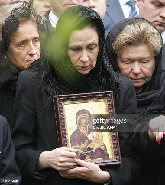 Moscow, RUSSIAN FEDERATION: French first Lady Bernadette Chirac , Naina , a widow of ex-Russian president Boris Yeltsin and Olga, a daughter of the...