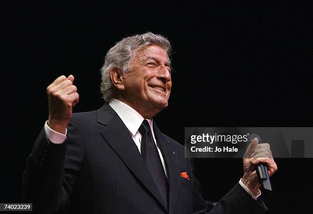 Singer Tony Bennet performs at the Royal Albert Hall on April 29, 2007 in London, England.