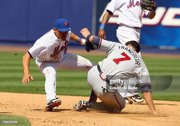 Jose Valentin of the New York Mets tags out Jeff Francoeur of the Atlanta Braves during their game at Shea Stadium April 22, 2007 in the Flushing...