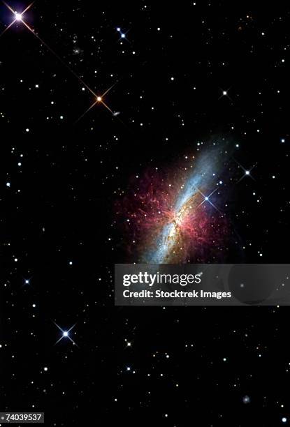 the cigar galaxy, also known as messier 82 or ngc 3034, is a starburst galaxy in the constellation ursa major. - galaxia-starburst fotografías e imágenes de stock