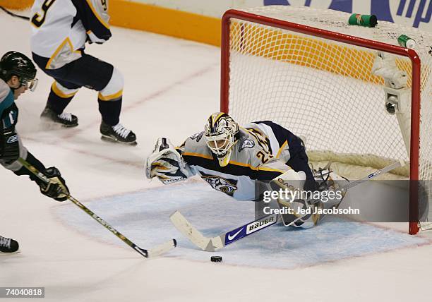 Tomas Vokoun of the Nashville Predators makes a save against the San Jose Sharks in Game 3 of the 2007 Western Conference Quarterfinals on April 16,...