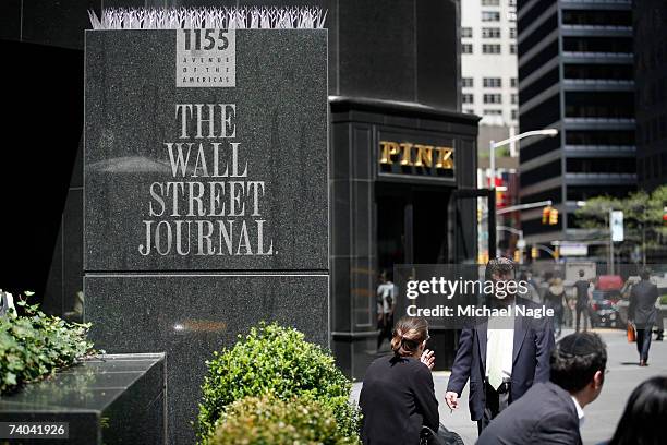 Pedestrians walk past the Wall Street Journal building at 1155 6th Avenue May 1, 2007 in New York City. Rupert Murdoch's News Corporation made an...