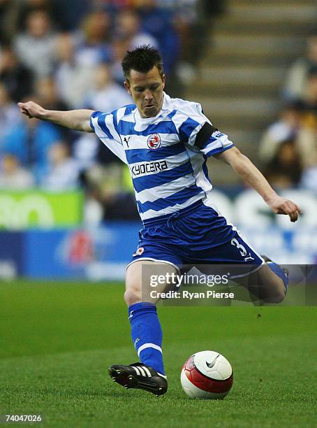 Nicky Shorey of Reading passes the ball during the Barclays Premiership match between Reading and Newcastle United at the Madejski Stadium on April...
