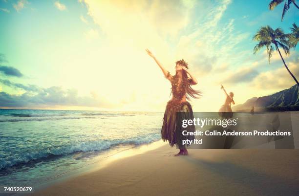 pacific islander women hula dancing on beach - フラダンス ストックフォトと画像