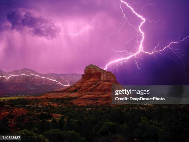 lightning storm around bell rock and courthouse butte, sedona, arizona, america, usa - violetta bell foto e immagini stock