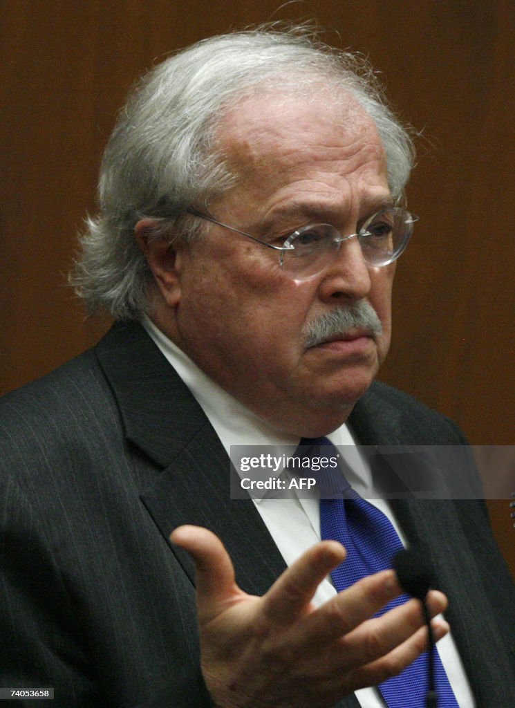 Forensic pathologist Michael Baden testi...