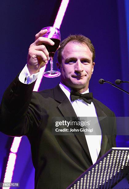 Mike Catt toasts the Queen and guests during the PRA Computacenter Rugby Players Awards Dinner at the Grosvenor House Hotel on May 2, 2007 in London,...