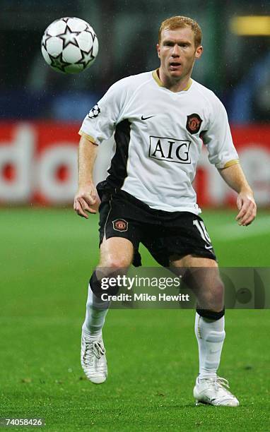 Paul Scholes of Manchester United in action during the UEFA Champions League semi final, second leg match between AC Milan and Manchester United at...