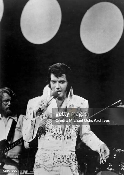 Elvis Presley 1973 Photos and Premium High Res Pictures - Getty Images