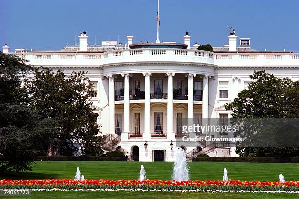 facade of a government building, white house, washington dc, usa - la casa blanca fotografías e imágenes de stock