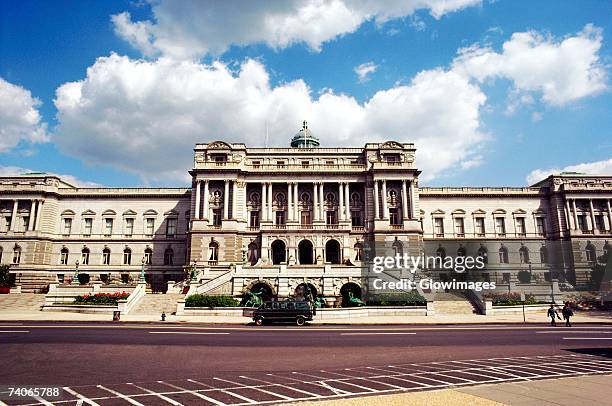 vehicle in front of a government building, library of congress, washington dc, usa - library of congress stock pictures, royalty-free photos & images