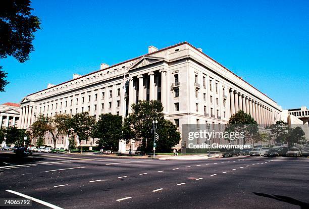 low angle view of a government building, justice department, washington dc, usa - department of justice fotografías e imágenes de stock