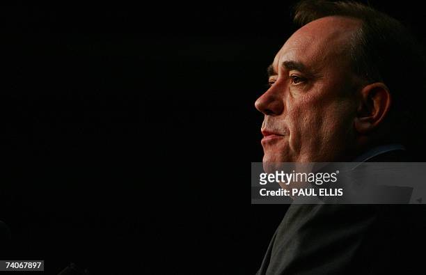 Aberdeen, UNITED KINGDOM: Scottish National Party leader Alex Salmond speaks after hearing the result of the Gordon constituency ballot at the...
