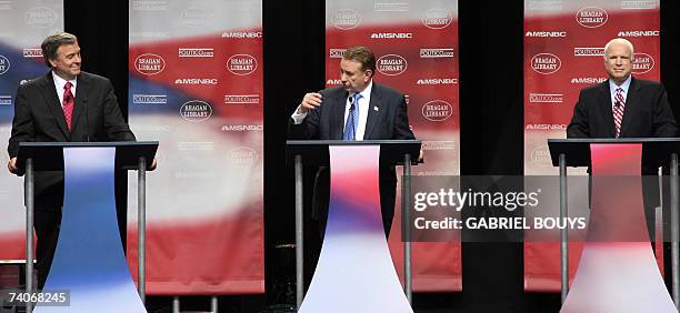 Simi Valley, UNITED STATES: Rep. Duncan Hunter of California , Former Wisconsin governor Tommy Thompson and Arizona Senator John McCain participate...