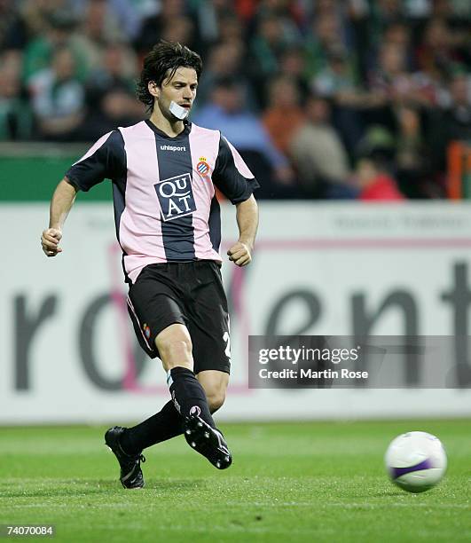 Daniel Jarque of Espanyol shoots the ball during the UEFA Cup semi-final, 2nd leg match between Werder Bremen and Espanyol at the Weser stadium on...