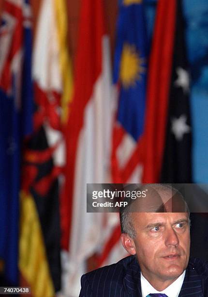 Australian Minister of Fisheries, Forestry and Conservation Eric Abetz listens during press conference in Denpasar, Bali, 04 May 2007. Indonesia and...