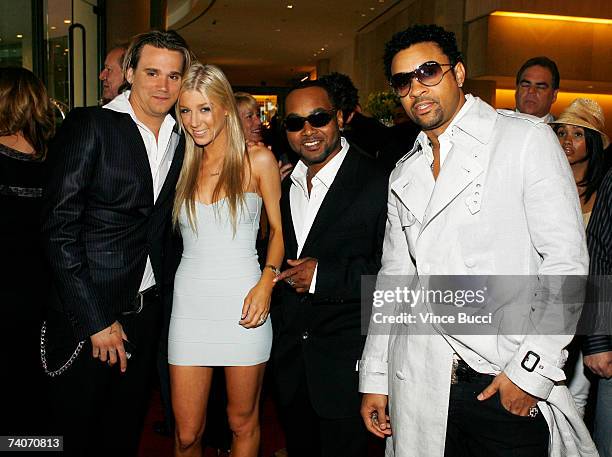 Sean Stewart and singer Caleigh Peters pose with singers Rayvon and Shaggy at the Los Angeles County Sheriff's Youth Foundation's annual "Salute To...