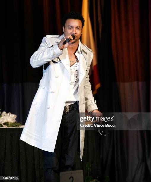 Singer Shaggy performs at the Los Angeles County Sheriff's Youth Foundation's annual "Salute To Youth" benefit dinner honoring producers Jon and...