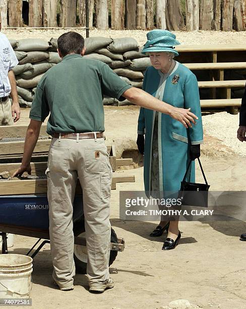 Jamestown, UNITED STATES: Queen Elizabeth II of England gets a tour of the historic Jamestown archaeological site 04 May 2007 in Jamestown ,Virginia....