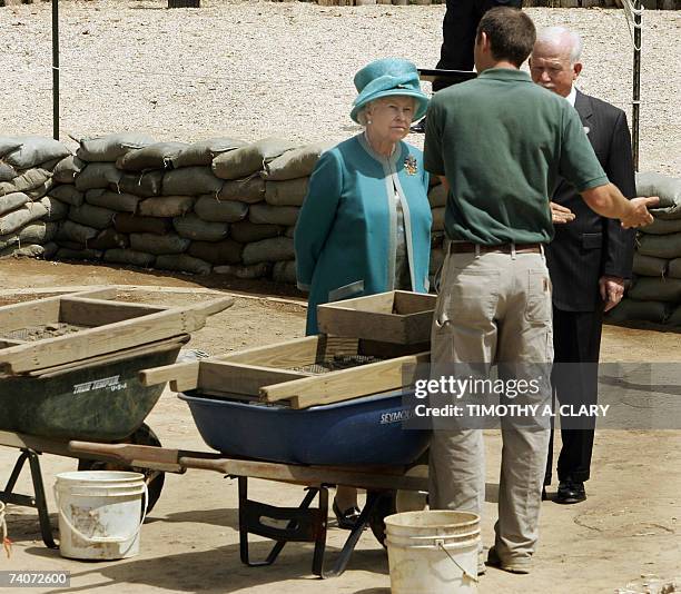 Jamestown, UNITED STATES: Queen Elizabeth II of England gets a tour with Director of Archeology for APVA Jamestown Rediscovery Project Bill Kelso of...