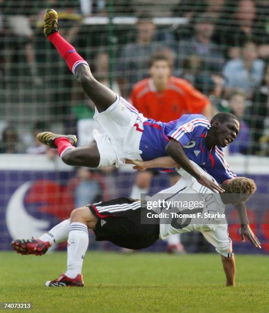 Fabrice N?Sakala of France and Kevin Wolze of Germany in action during the 2007 UEFA European Under 17 Championship group A match between France and...