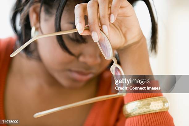 Woman Removing Her Glasses, 照片檔