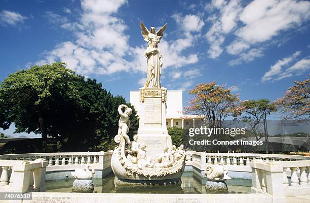 fountain and ruben dario national theatre - managua fotografías e imágenes de stock