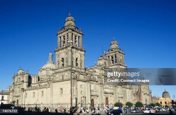 metropolitan cathedral zocalo mexico - cathédrale métropolitaine de mexico photos et images de collection