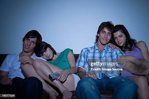 friends watching television - young love stock pictures, royalty-free photos & images