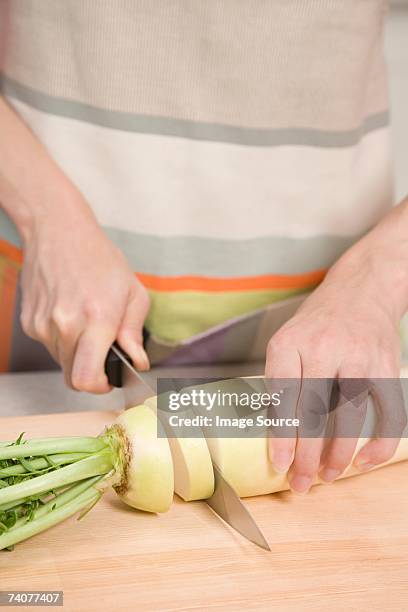 person cutting daikon - daikon stockfoto's en -beelden