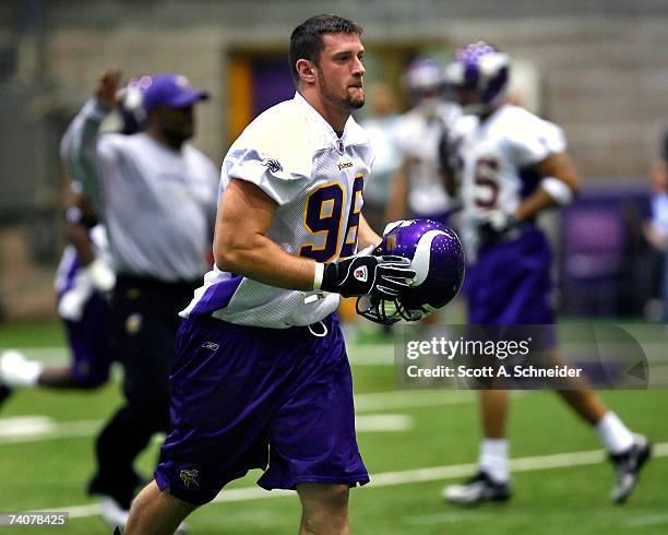 Minnesota Vikings draft Brian Robison practices at rookie camp on May 4, 2007 at Olympics Place in Eden Prairie, Minnesota.