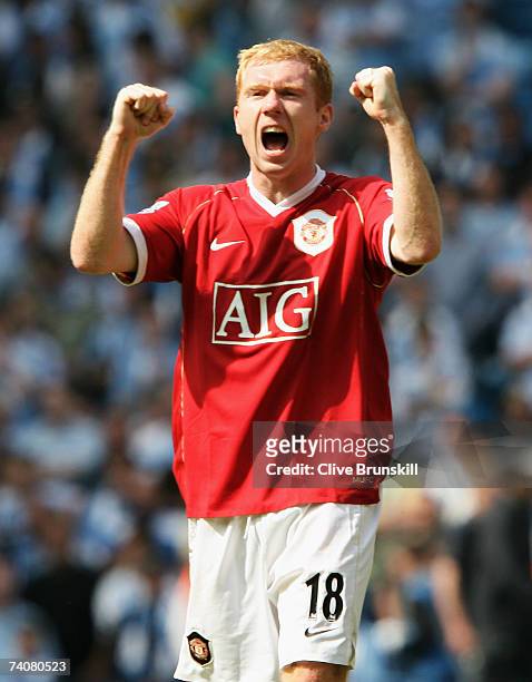 Paul Scholes of Manchester United celebrates after winning the Barclays Premiership match between Manchester City and Manchester United at the City...