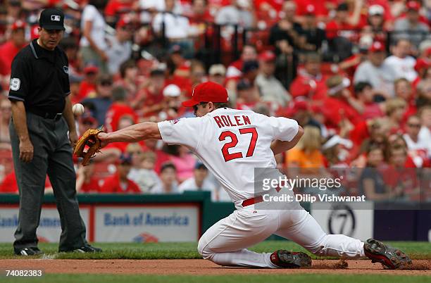 Scott Rolen of the St. Louis Cardinals attempts to field a ground ball against the Houston Astros on May 5, 2007 at Busch Stadium in St. Louis,...