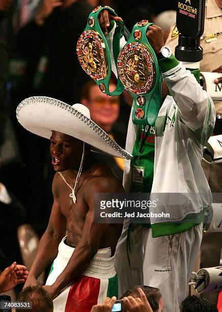 Floyd Mayweather Jr. Celebrates after defeating Oscar De La Hoya after their WBC super welterweight world championship fight at the MGM Grand Garden...