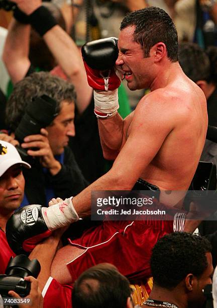 Oscar De La Hoya reacts after losing to Floyd Mayweather Jr. After their WBC super welterweight world championship fight at the MGM Grand Garden...