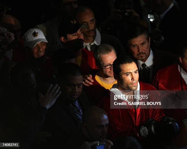 Las Vegas, UNITED STATES: Oscar De La Hoya arrives for his fight against Floyd Mayweather for the WBC Super Welterweight World Championship, in Las...