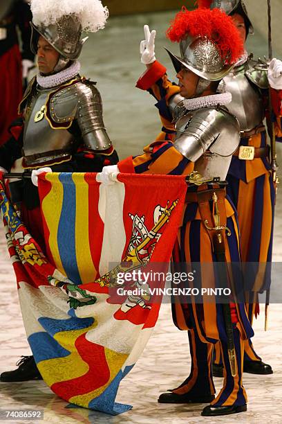 Vatican City, VATICAN CITY STATE: One of the new Swiss guards recruits takes the oath in the Sala Nervi at Vatican during a swearing-in ceremony 06...
