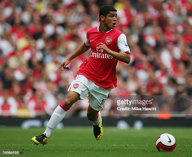 Denilson of Arsenal in action during the Barclays Premiership match between Arsenal and Chelsea at the Emirates Stadium on May 6, 2007 in London,...