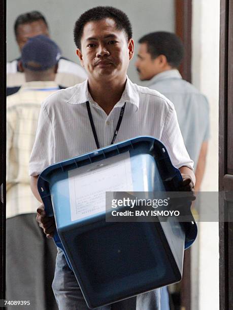 Official carries a ballot box in Dili, 07 May 2007, as preparation got underway ahead of 09 May presidential elections. The 15-day campaign period...