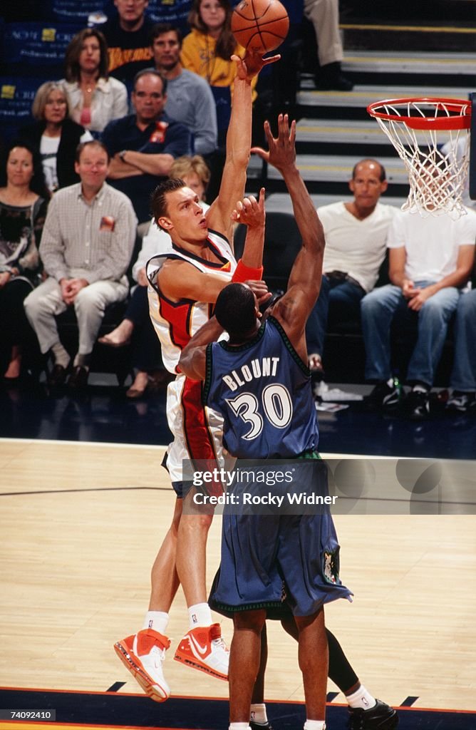 Minnesota Timberwolves v Golden State Warriors