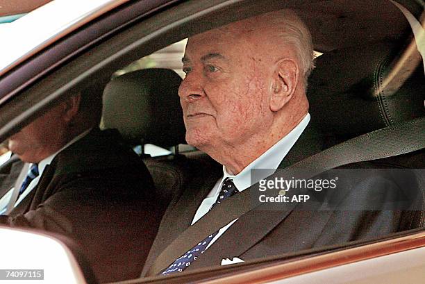 Former prime minister Gough Whitlam leaves the State Coroners Court in Sydney, 08 May 2007. Whitlam appeared at a coroner's inquest into the death of...