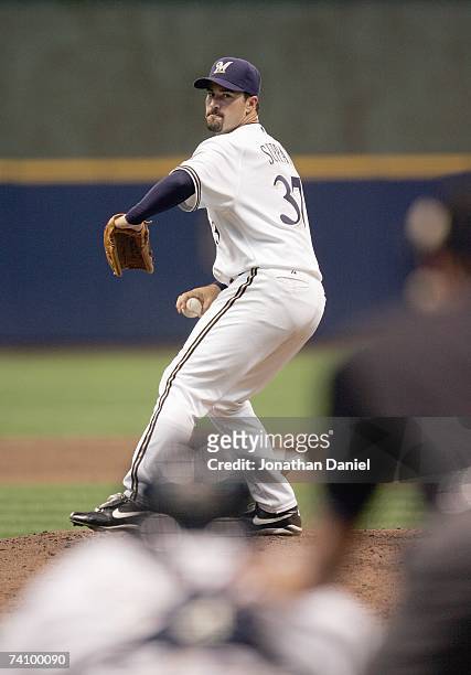 Starting pitcher Jeff Suppan of the Milwaukee Brewers delivers the ball against the St. Louis Cardinals on April 30, 2007 at Miller Park in...