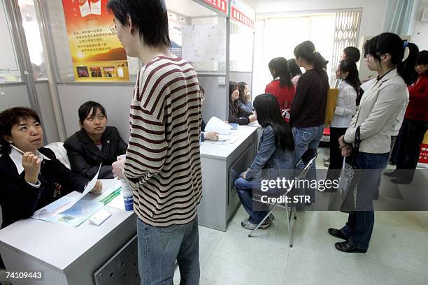 Job Interview Queue 749 Job Interview Queue Stock Photos, High-Res Pictures, and Images ...