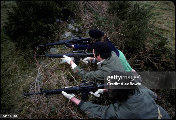 Ira With Rifles Ira 1977 Photos et images de collection - Getty Images