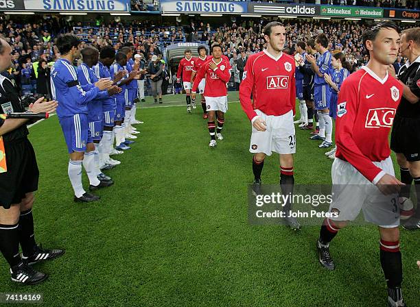 The Manchester United team walk out in a guard of honour ahead of the Barclays Premiership match between Chelsea and Manchester United at Stamford...