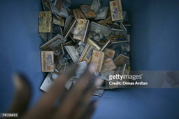 Official stamps are collected at the Dili District office as East Timorese vote in a runoff in the presidential election, May 10, 2007 in Dili, East...